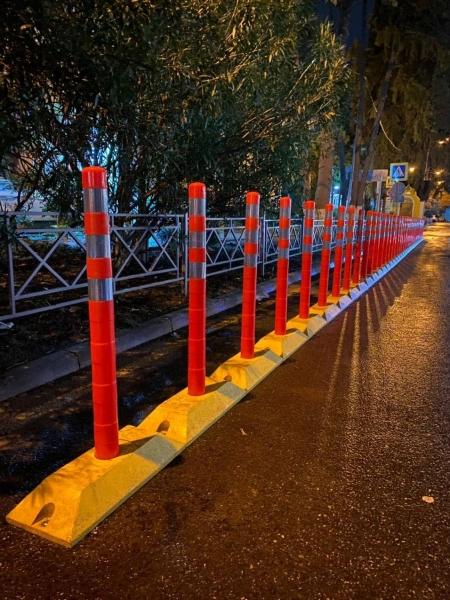 Делиниатор дорожный резиновый ДДР-610 со столбиком сигнальным упругим 380 мм